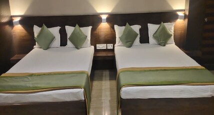 Hotel Grand Gaayatris Room Type - SUITE 4 BED AC ROOM