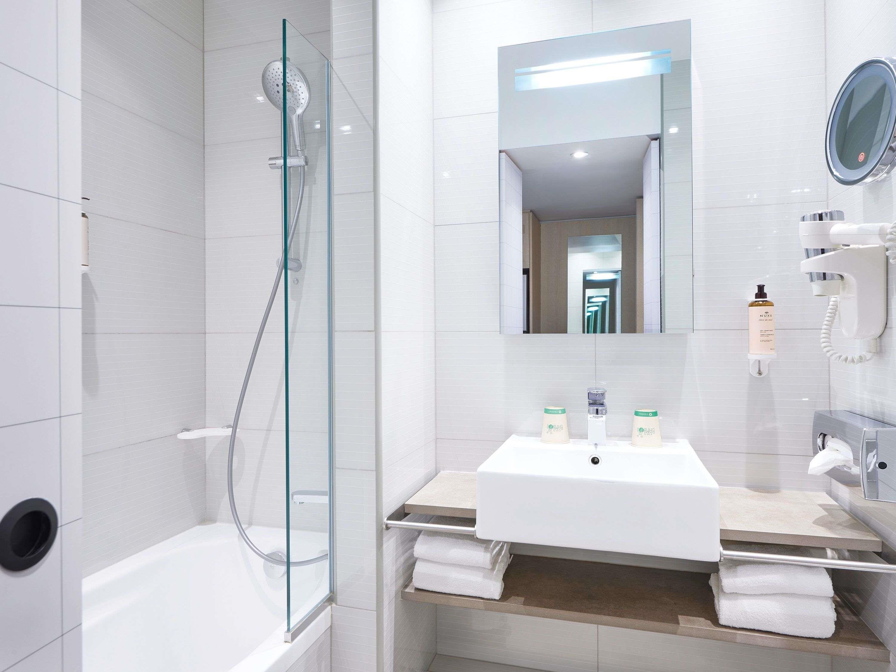 MERCURE PARIS 15 P VERSAILLES - Tap to explore photos