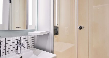 ibis budget Saint Maurice Room Type - ROOM - for 3 people with 3 single beds