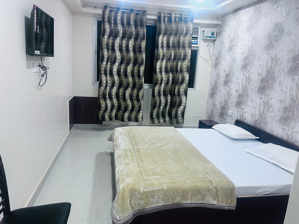 Hotel Shanti Inn Varanasi - Tap to explore photos