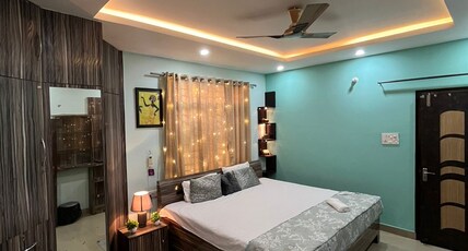 Lyana Homestay Room Type - AC Deluxe Room WIth Free Wifi