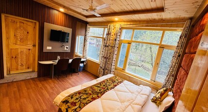 Hotel Green Mountain Room Type - Deluxe King Bed Room