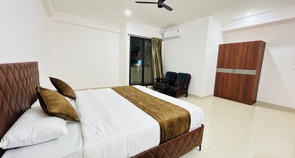 Queen's Suite Rooms Room Type - King Room with Balcony -Non AC