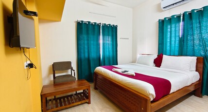 Honey Bee Hotels Iyappanthangal Room Type - Deluxe Double AC