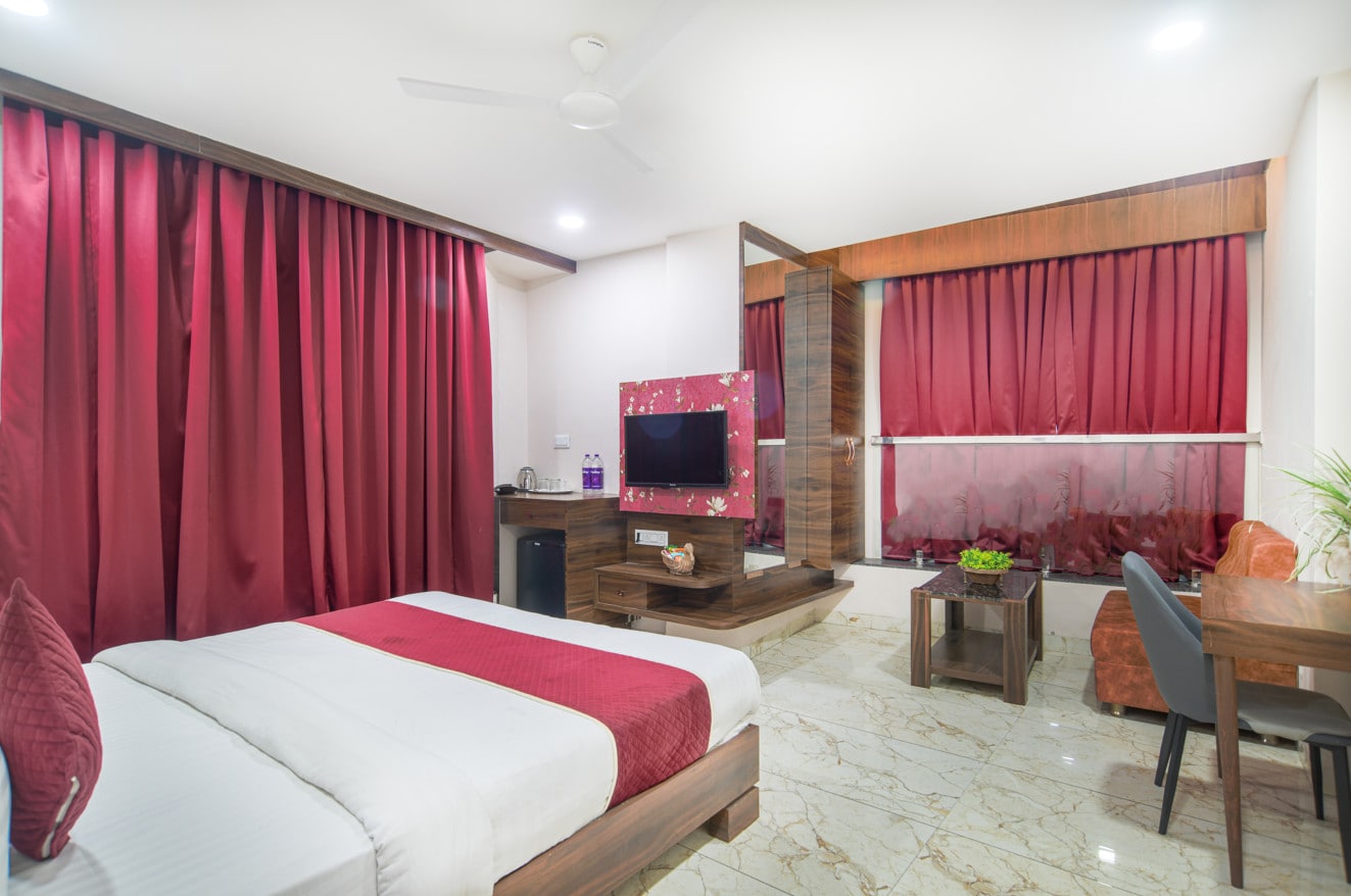 Hotel The Grand Tara - Tap to explore photos