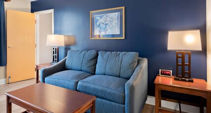 Best Western Potomac Mills Room Type - Suite-2 Queen Beds, Non-Smoking, Larger Room, Work Desk, Refrigerator, 2 Bathrooms, Full Breakfast