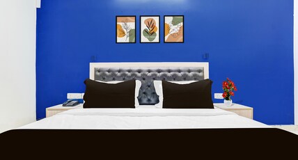 Collection O West Vinod Nagar Metro Station Formerly Royal Inn Room Type - Saver Double