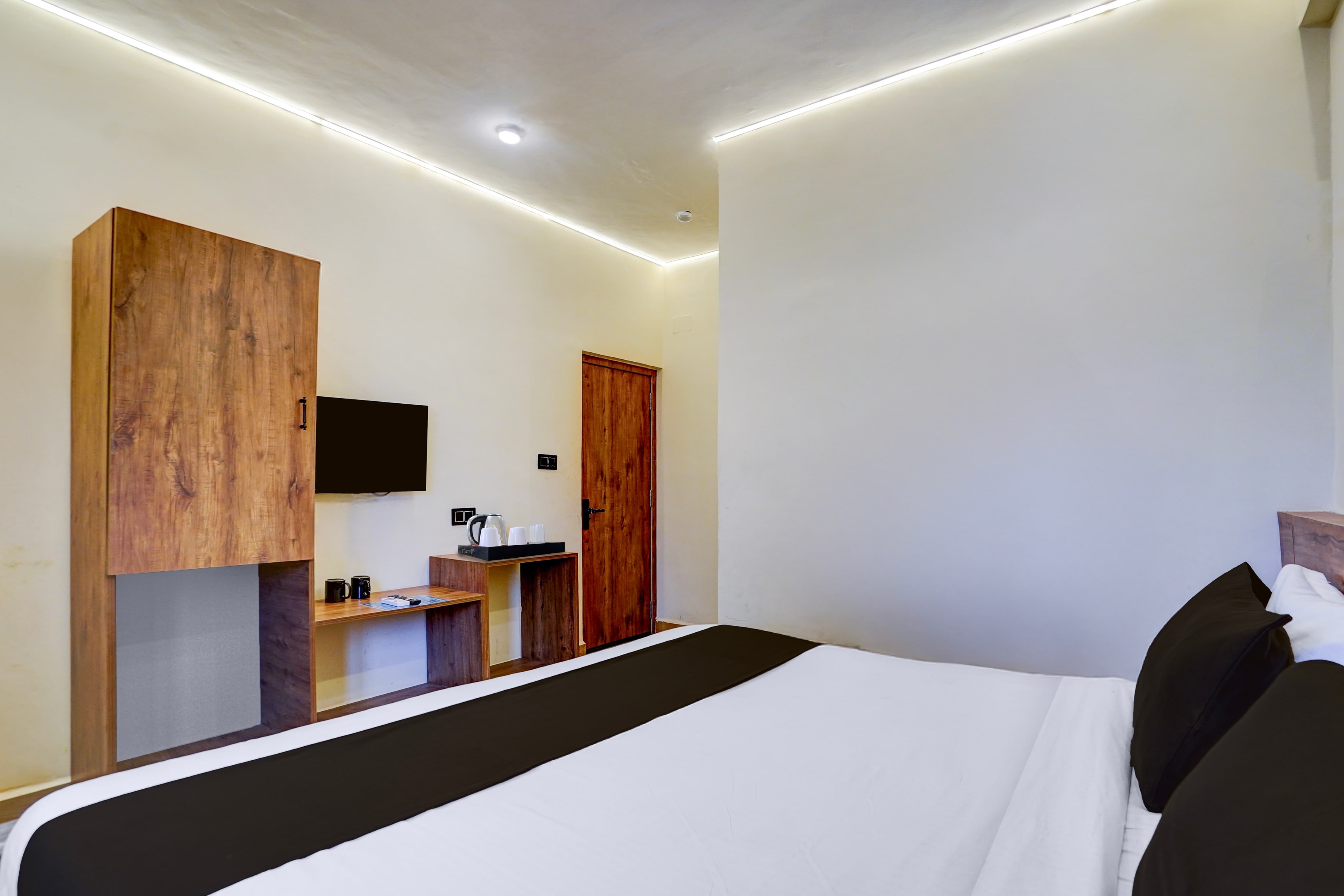 Super Collection O Baga Beach Goa Formerly Traveller Guest House - Tap to explore photos
