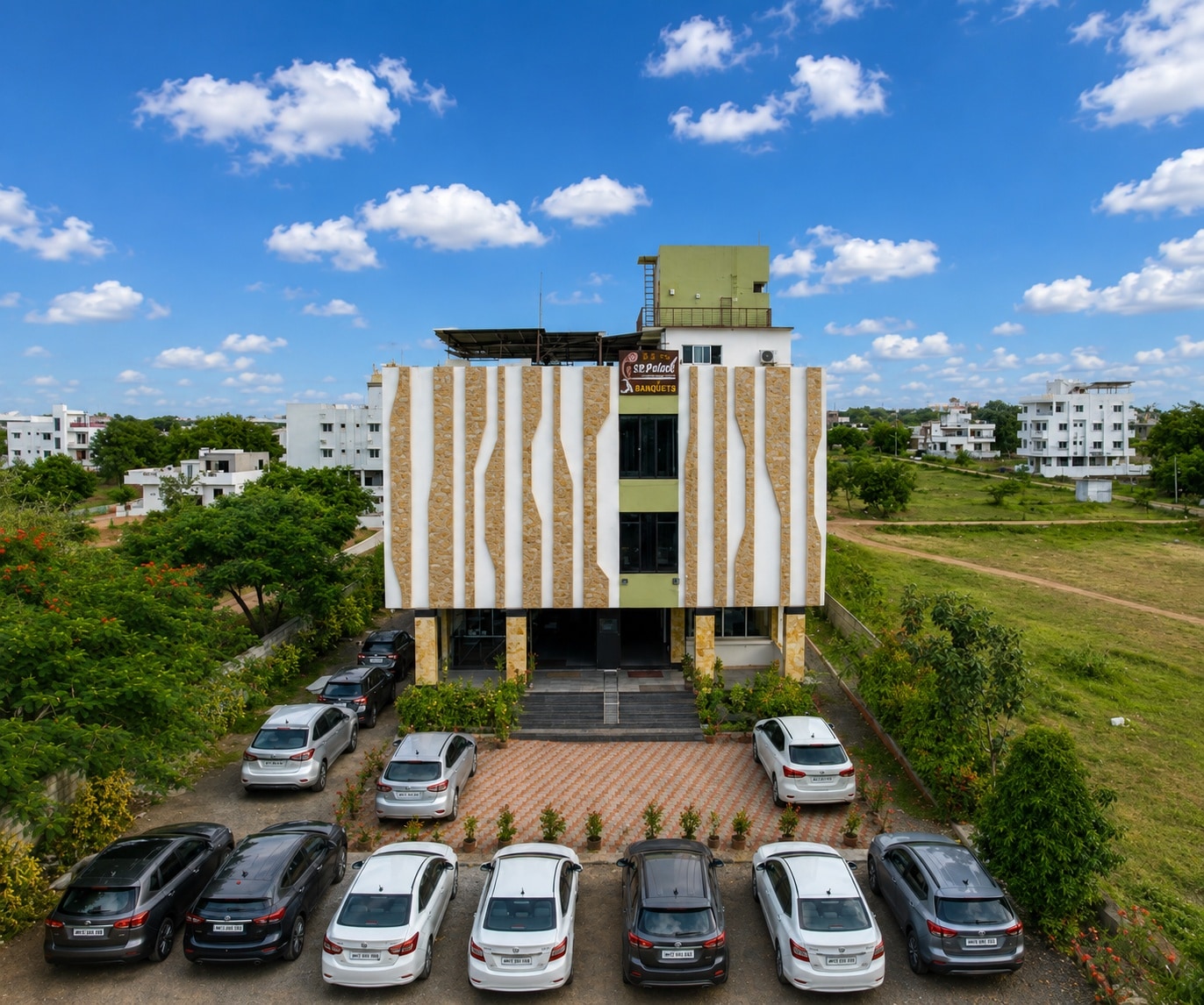 Hotel Grand Vrundavan - Tap to explore photos