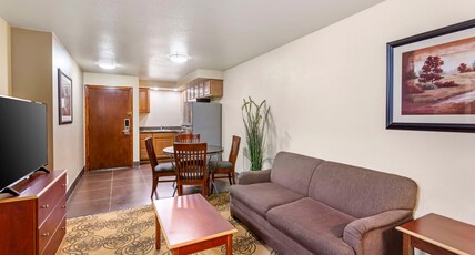 Best Western Elko Inn Room Type - Suite-2 Queen Beds, Non-Smoking, Sofabed, Kitchen, Living Area, Work Desk, Wi-Fi, Full Breakfast