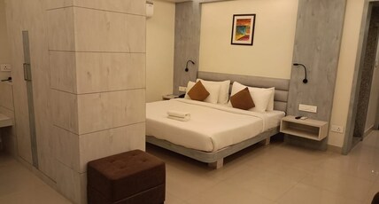 Hotel RishiRaj Room Type - Premium Room