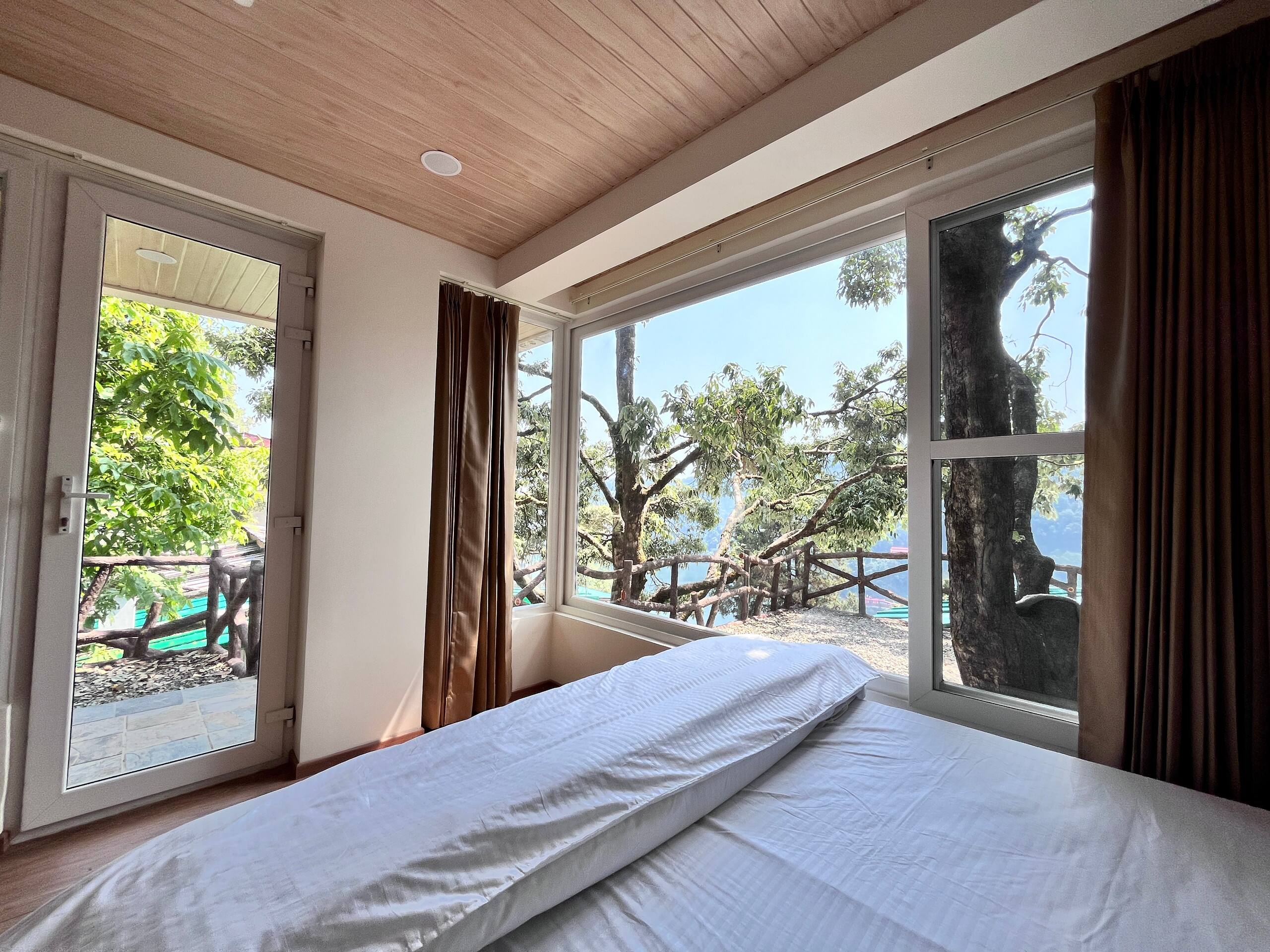 Villa Bliss Ivory 3BHK Near Mall Road - Tap to explore photos