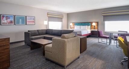 Hampton Inn West Palm Beach Florida Turnpike Room Type - 1 KING EXEC SOFABED NOSMOK
