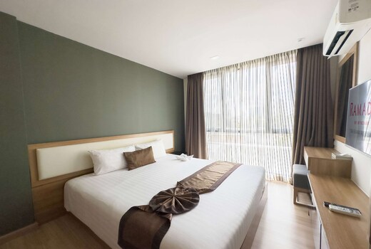 Ramada by Wyndham Bangkok Ten Ekamai Residences
