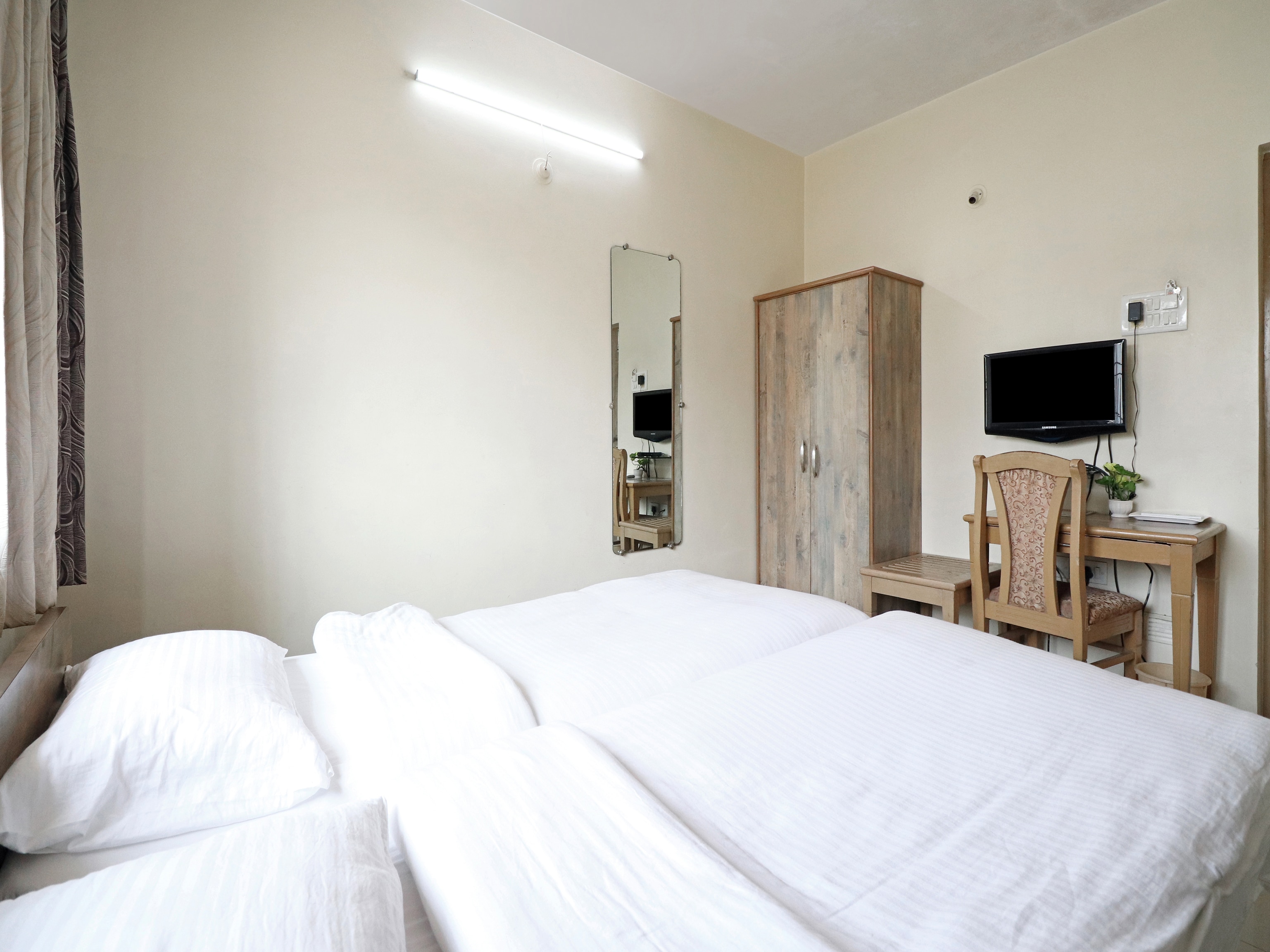 Amrita Executive Hotel - Tap to explore photos