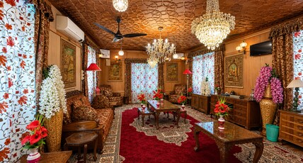 Chicago Group of Houseboats Room Type - Luxury Room
