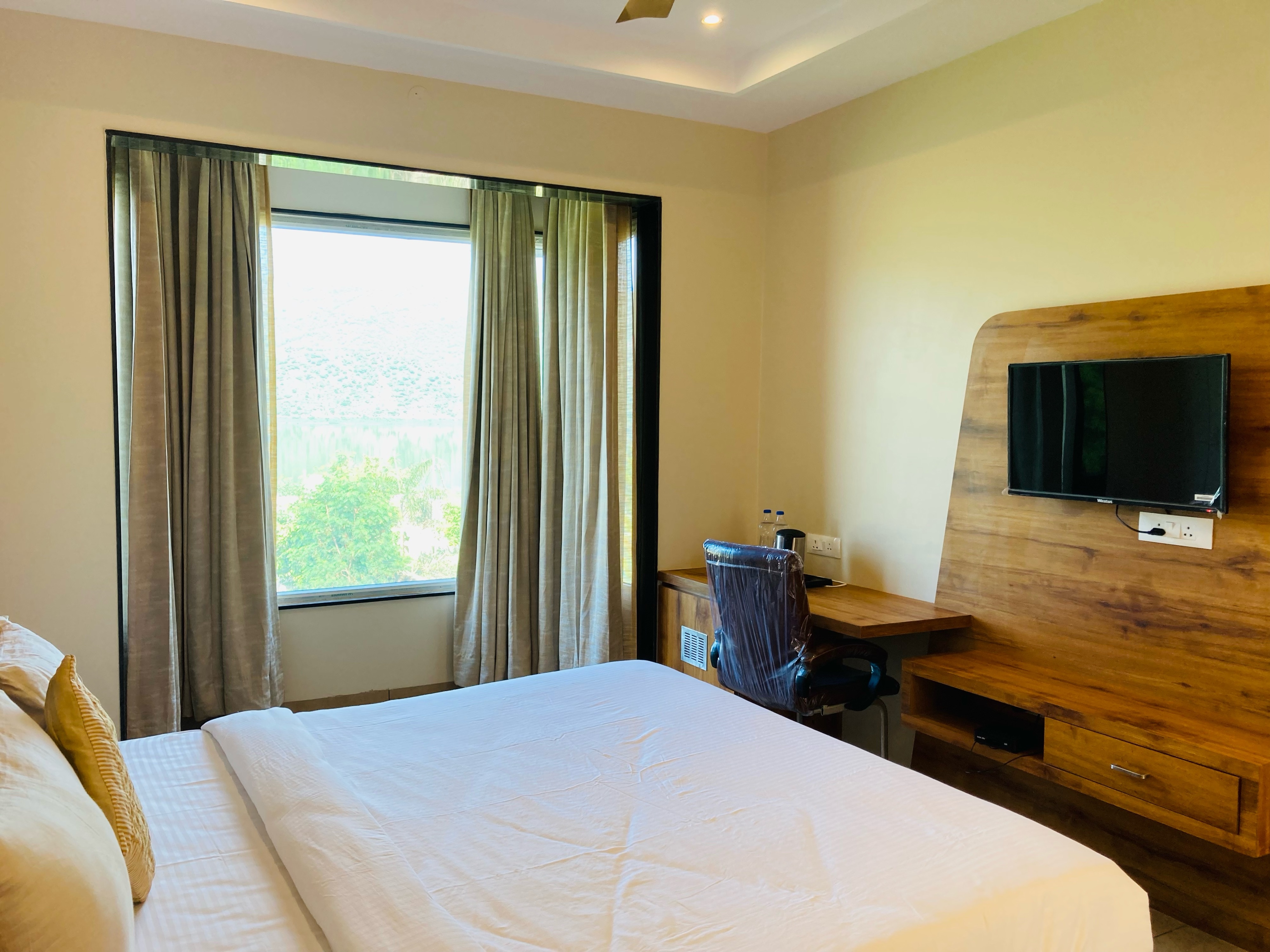 Desi Thath -Lake View Resort Near Sariska Alwar - Tap to explore photos