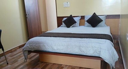 SPOT ON Sai Palace Bording And Loadging Room Type - Classic