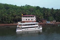 Nadhi Mane  River Front Beach Stay