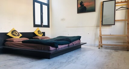 Heistel Delhi Room Type - DELUXE PRIVATE ROOM WITH SHARED BATHROOM