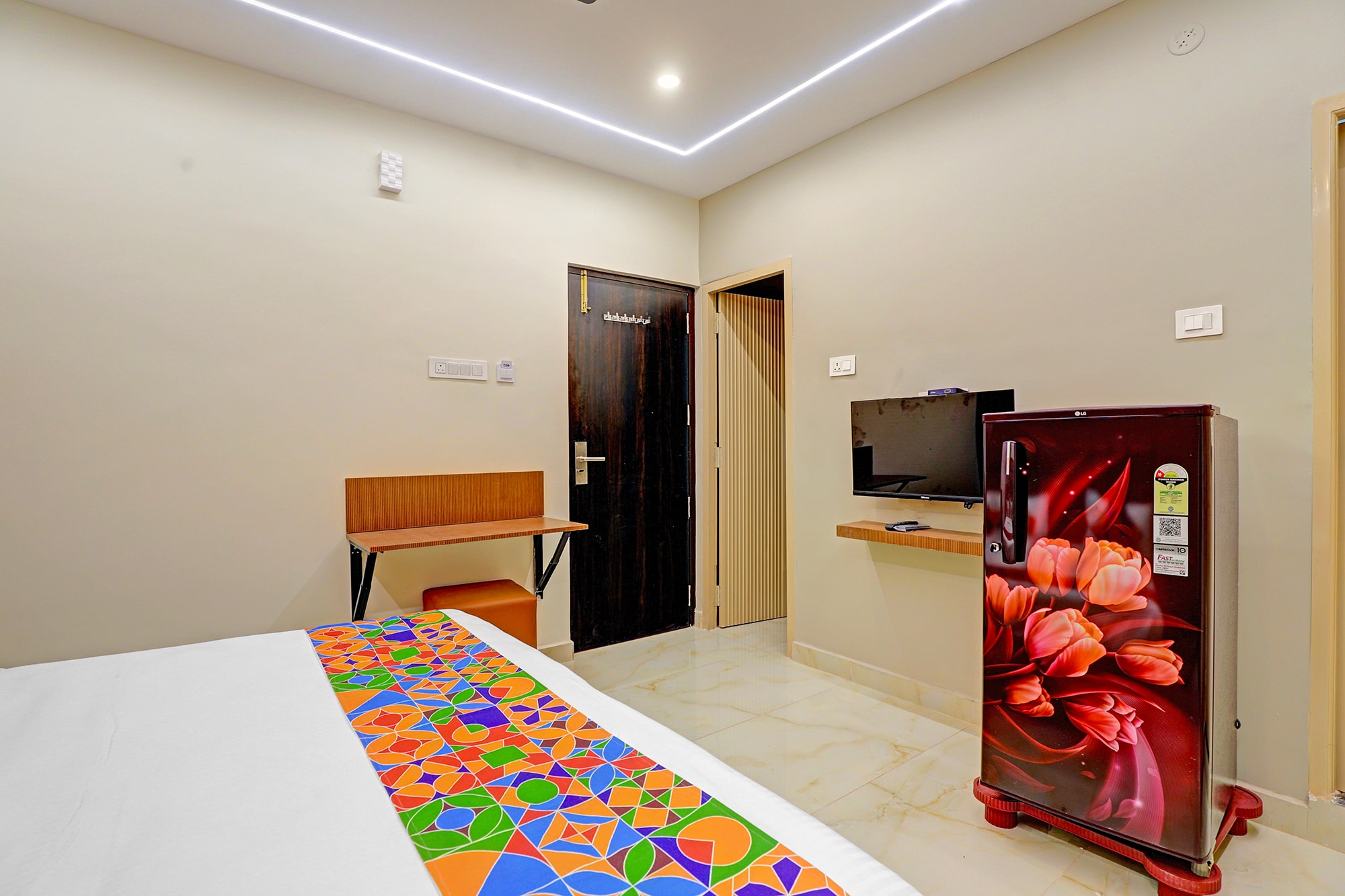 FabHotel Royal Atlantis Studio Apartments - Nr. US Consulate - Tap to explore photos