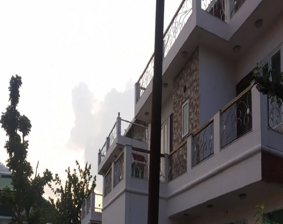 Oak Crew - Tap to explore photos