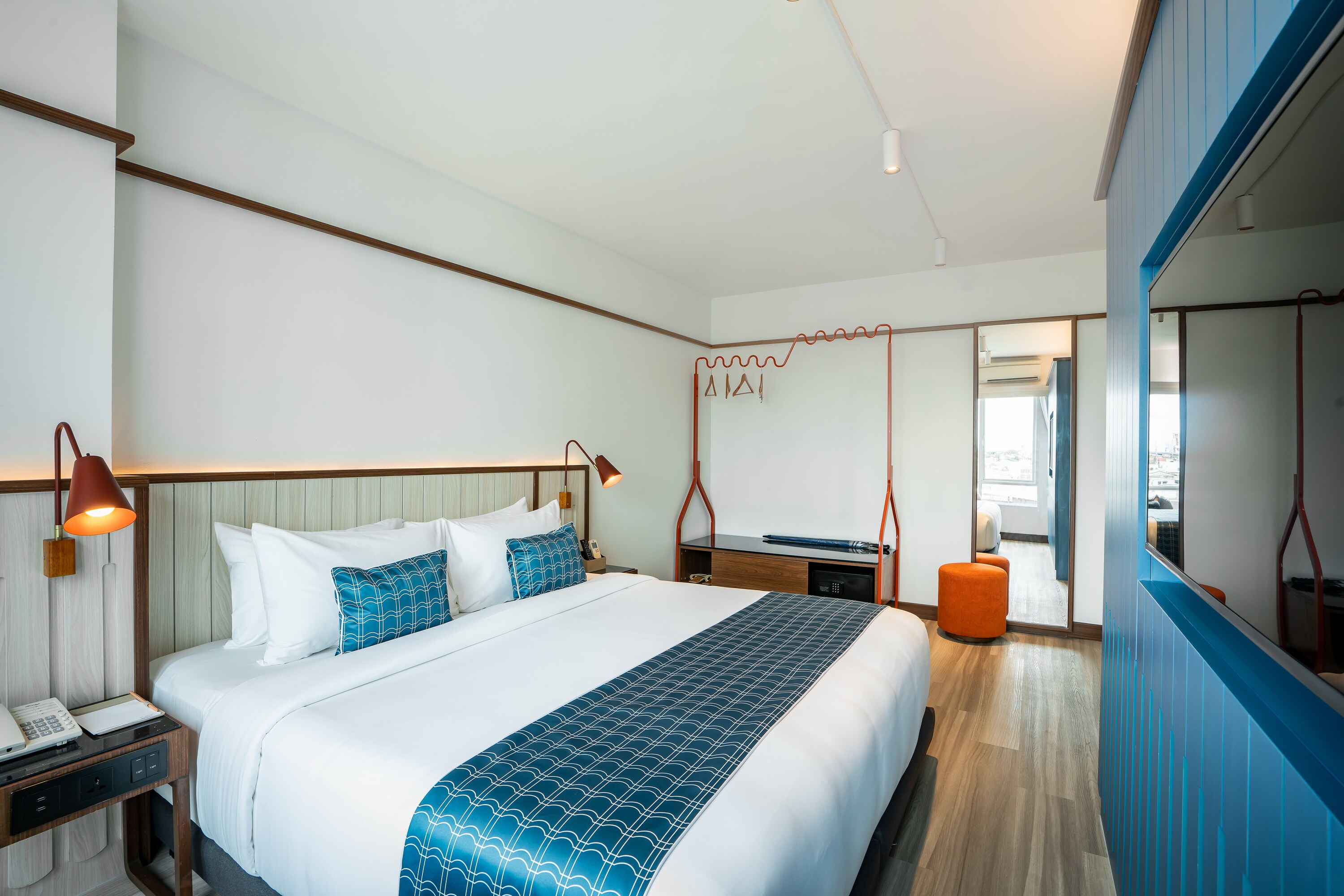 Hotel Amber Sukhumvit 85 - Tap to explore photos