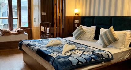 Hotel Diplomat Lounge & Bar Room Type - Deluxe Family rooms room for 3 person