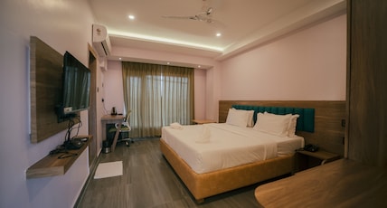 THE CHIPHOONG INN Room Type - SUPER DELUXE Master bed THE CHIPHOONG INN Room Type - SUPER DELUXE Master bed