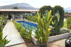 7 Tree Resort and Restaurant