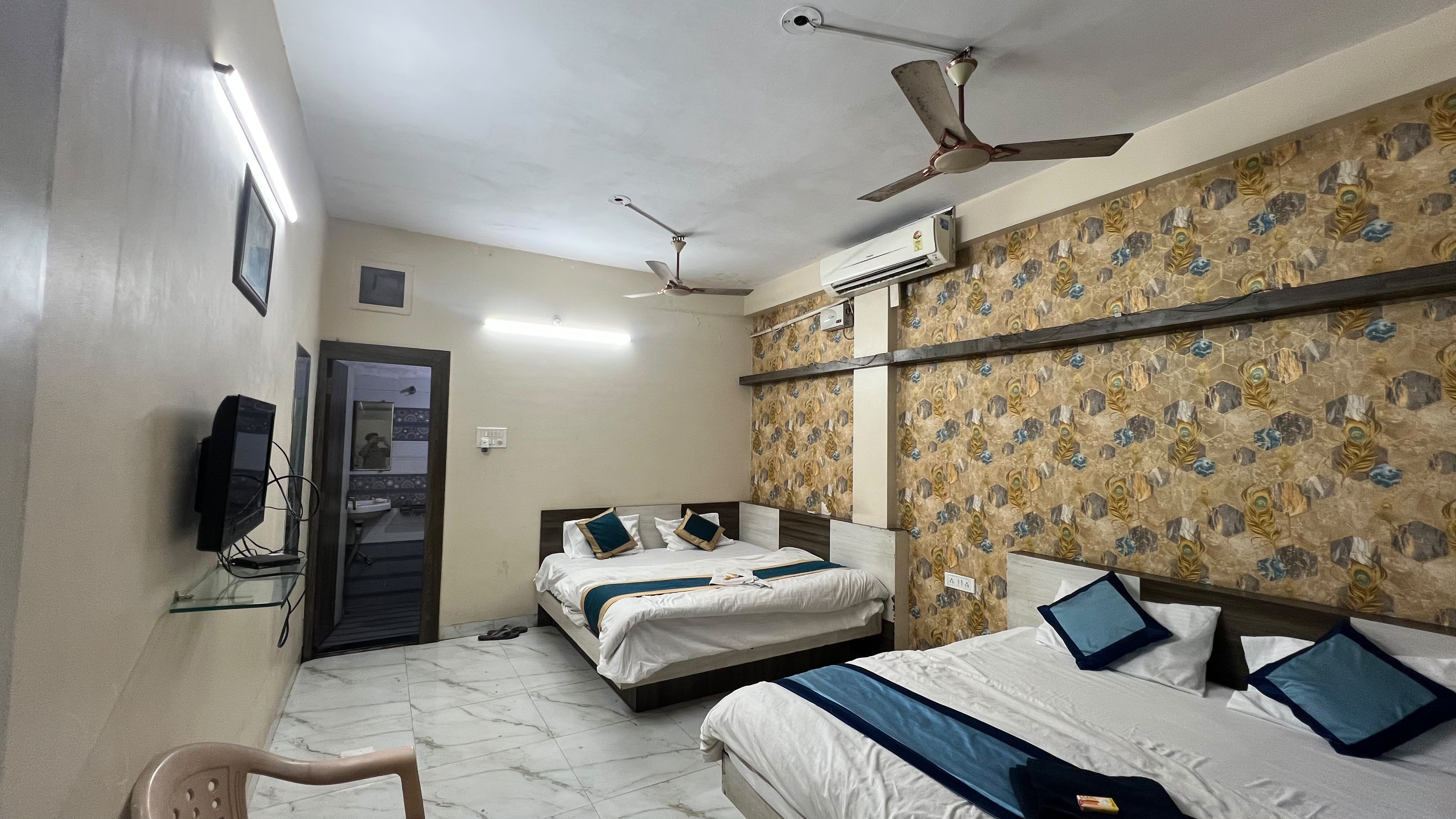 Hotel parthika Palace.in - Tap to explore photos