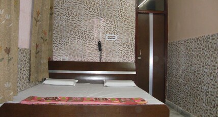 Hotel Sunshine Room Type - SUPERIOR A.C ROOM (Couples Not Allowed)