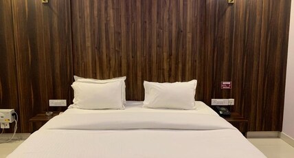 THE RAVINDRAM Room Type - Deluxe Room  King Twin Size