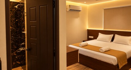 Chippy Residency Thoraipakkam Room Type - Deluxe King Suite