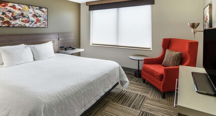 Hilton Garden Inn Syracuse Room Type - 1 KING BED JR STE NOSMOKE