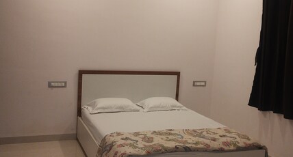 Sukhanidhi Homestay Room Type - AC Queen Deluxe Family Room