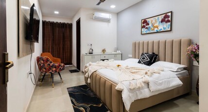 KK Residency sector 57 Room Type - Deluxe Room with Balcony