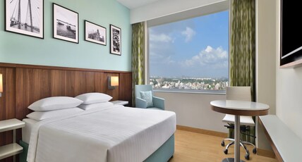 Fairfield by Marriott, Kolkata Room Type - Executive Lounge Access, Guest room, 1 Queen, City view