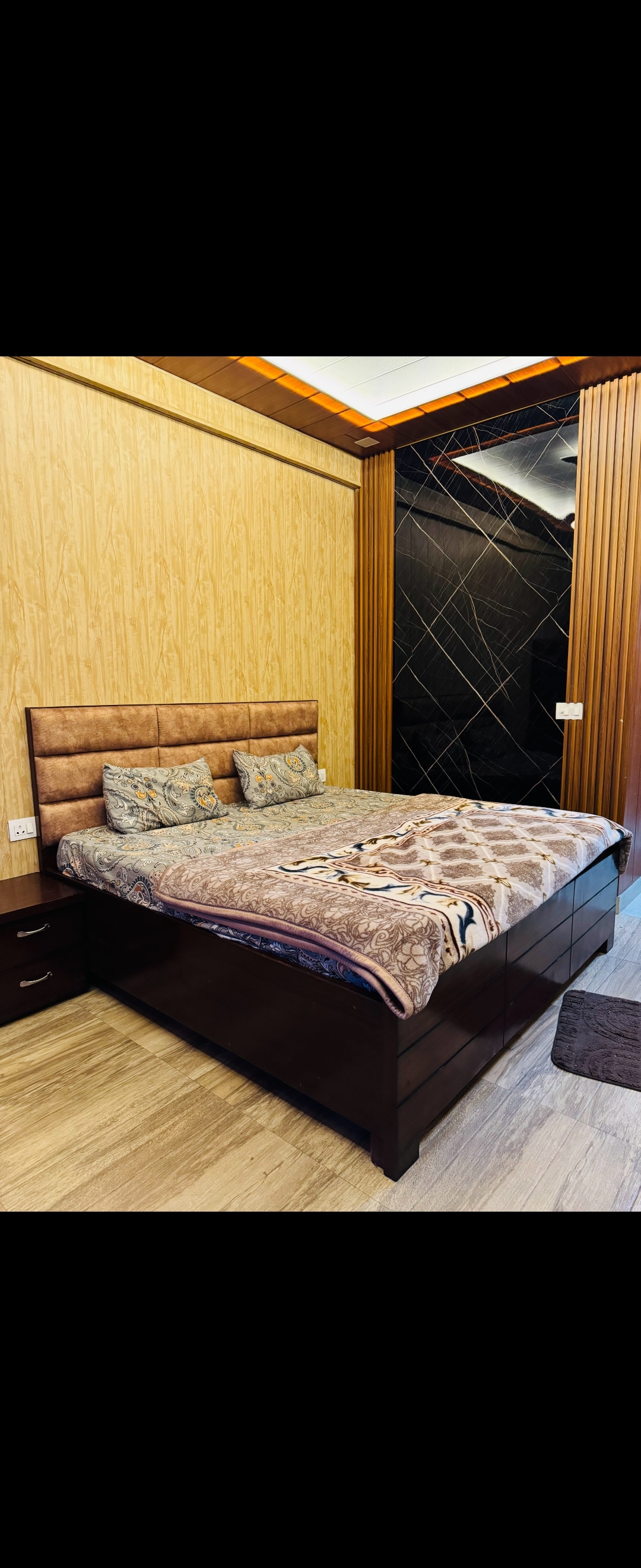 Paramount - Tap to explore photos