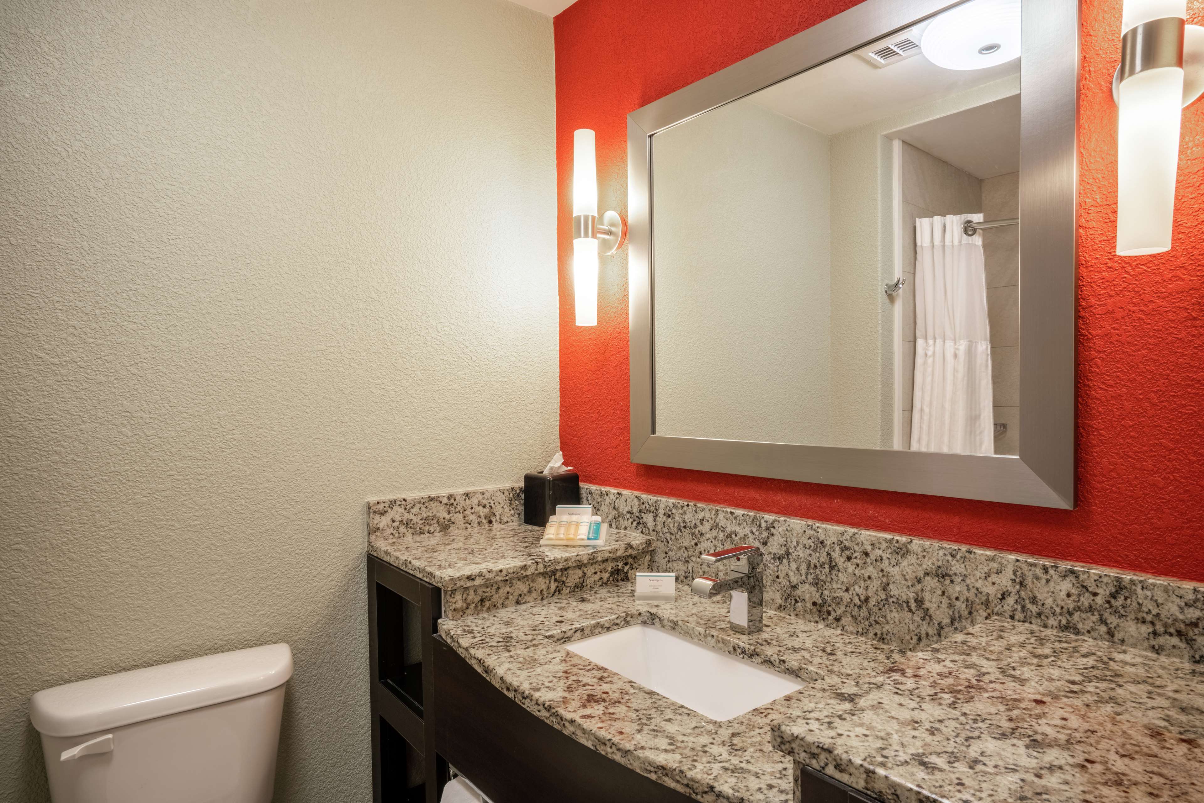 Hilton Garden Inn Dalton - Tap to explore photos