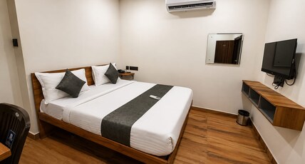 Holiday Inn Hotel Room Type - Premium Deluxe Room