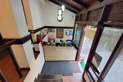 Little Inn (Tibet Road Mg Marg)