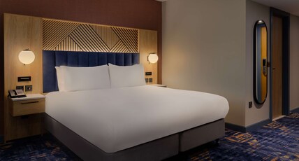 Doubletree by Hilton Hotel Coventry Room Type - KING ACCESSIBLE GUEST ROOM