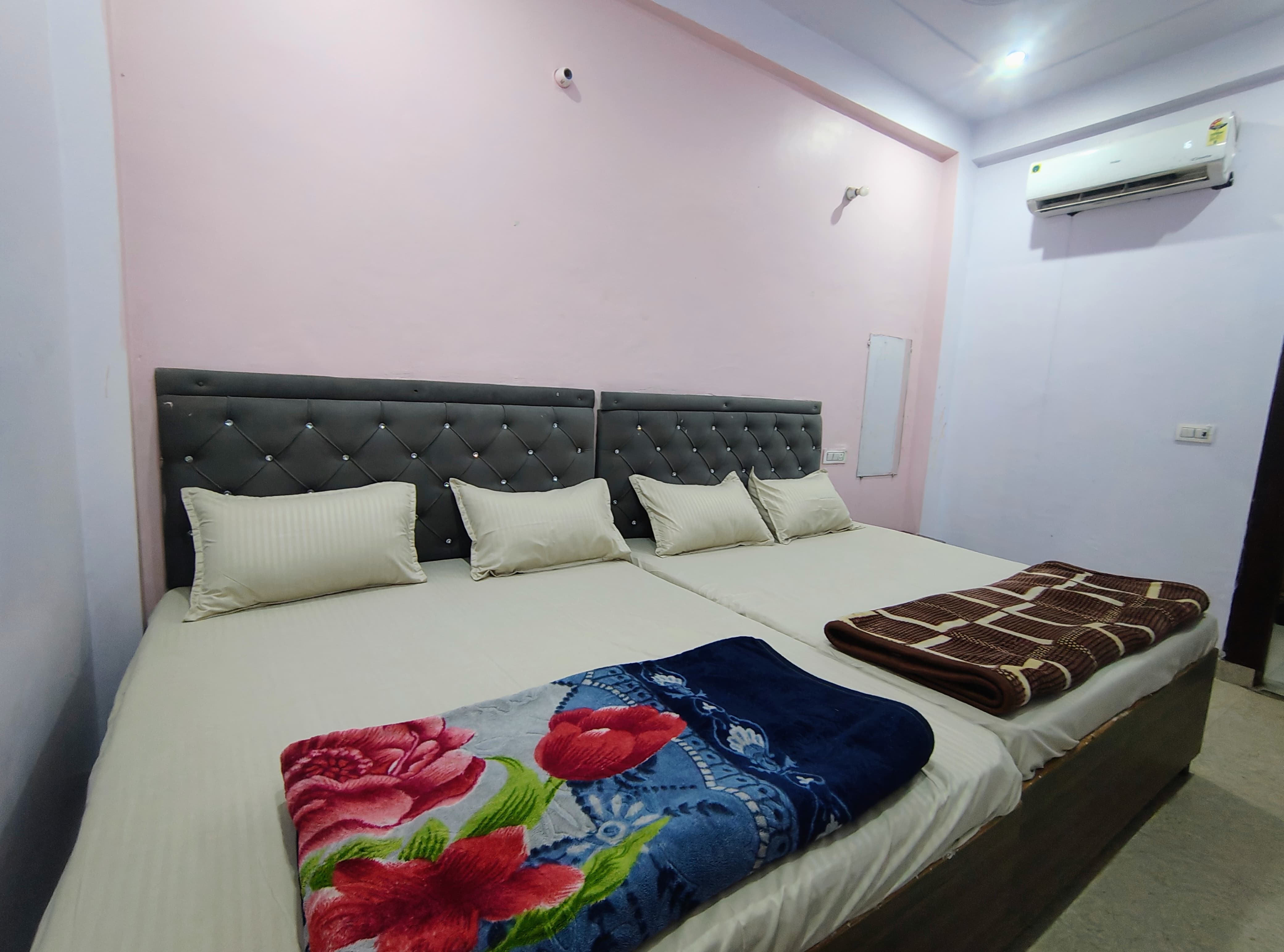 Ekanshi Bhawan Comfortable Family Stay - Tap to explore photos