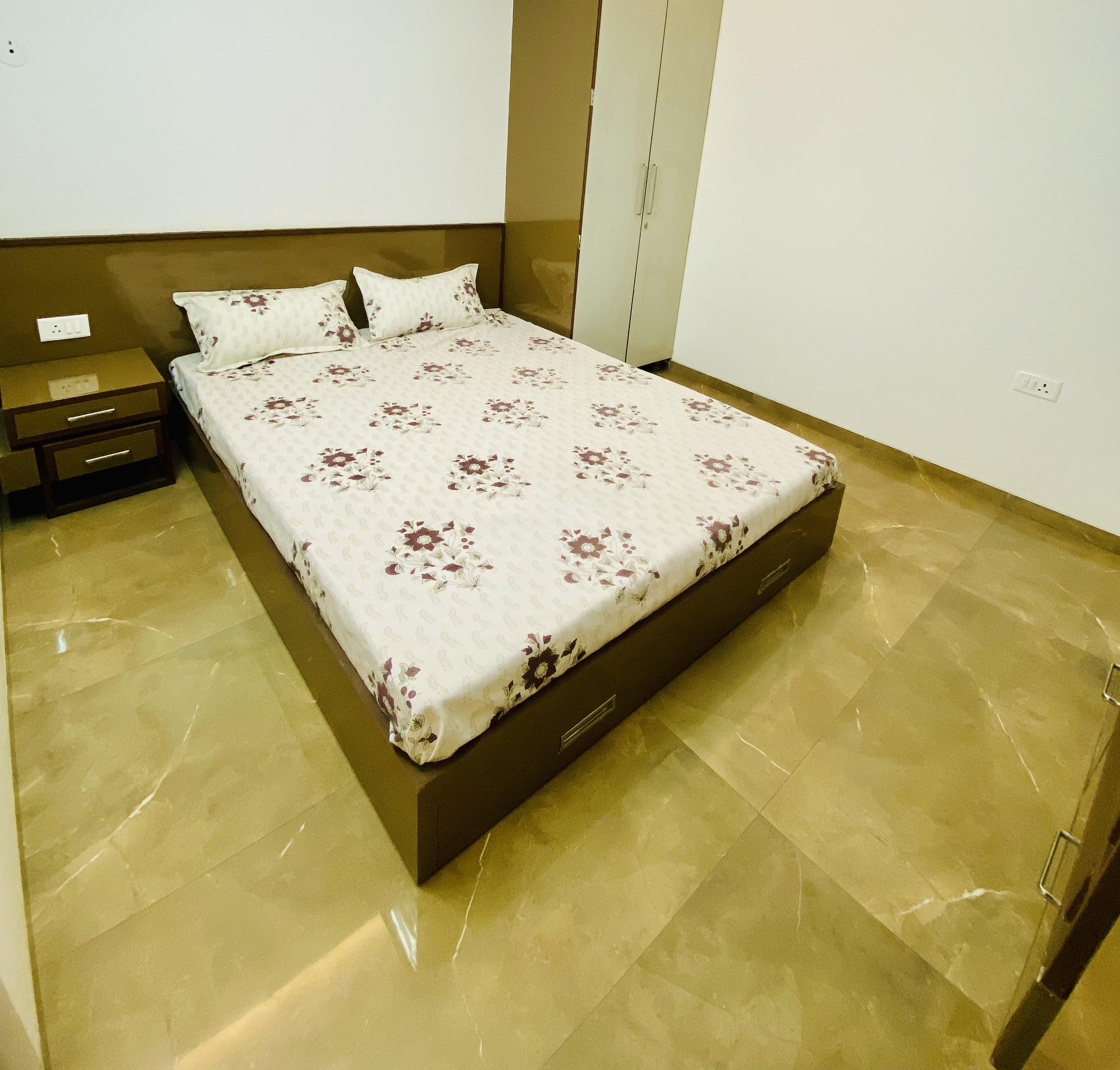 Sunshine stay - Tap to explore photos