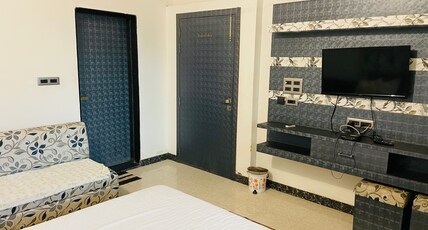 HOTEL RAJHANS Room Type - Deluxe Room