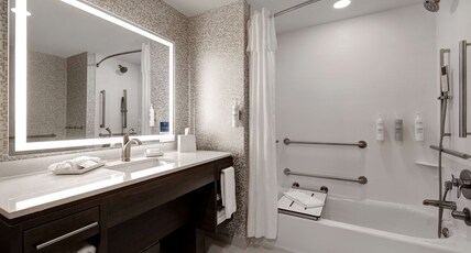 Home2 Suites by Hilton Wilkes-Barre Room Type - 1KG ACC TUB STUDIO NONSMOK