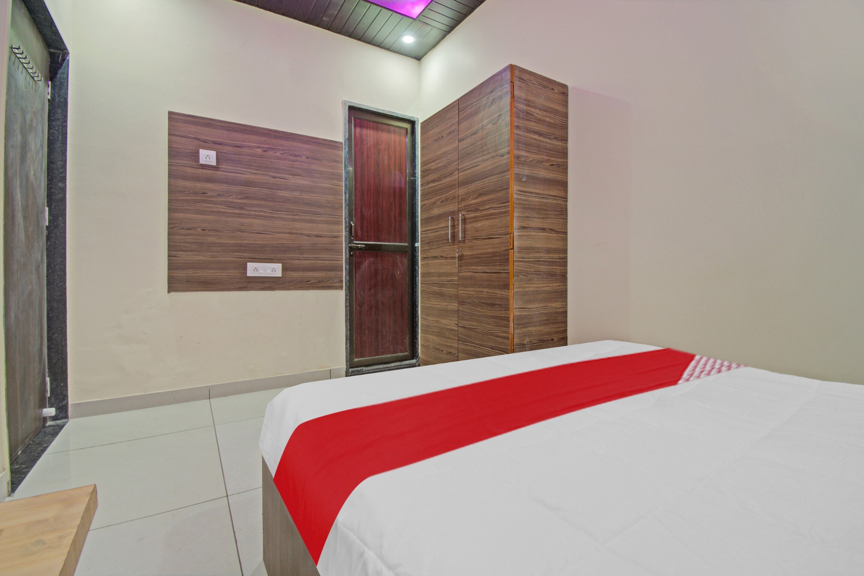 Hotel O RJ 14 RADHIKA HOTEL AND RESTAURANT - Tap to explore photos
