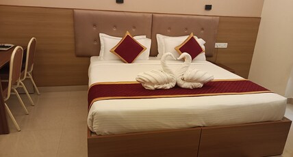 Hebron Suites Room Type - Deluxe Room King