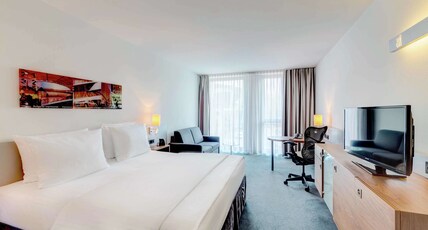 Hilton Garden Inn Stuttgart Neckar Park Room Type - 1 KING BED SUPERIOR